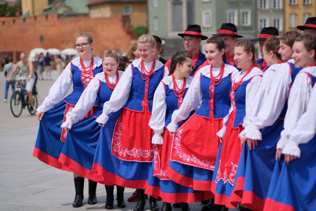 group-in-traditional-eastern-european-costumes-33778713 A group of people wearing vibrant traditional Eastern European costumes in an outdoor setting, embodying cultural heritage.